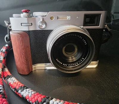 Cámara digital Fujifilm X100VI 40,2 MP plateada 700 obturadores ¡Muchos extras!! Foto 1 de 4