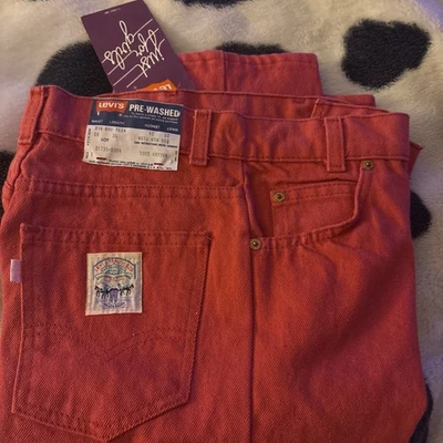 Pantalones de mezclilla vintage Levi's para mujer 28x34 rojos juniors talla 14 adolescentes súper rectos años 80 Foto 1 de 4