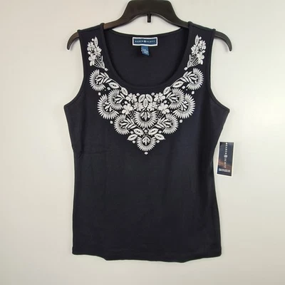 Blusa sin mangas negra con escote bordado medio Karen Scott para mujer Foto 1 de 4
