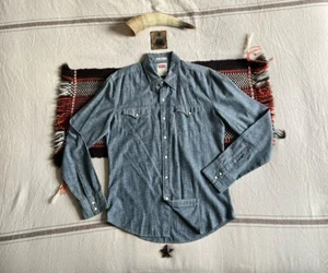LEVIS Chambray Barstow Western Shirt M 2014 LNWOT Pearl Snaps MINT - Picture 1 of 21