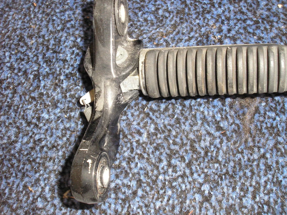 Suzuki Katana GSX 600 Off Year 2004 GSX600 GSX600F estriba delantera derecha Foto 1 de 1