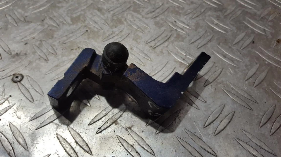 Bisagra de puerta trasera Volkswagen Passat 1999 usada, original #172429-47 Foto 1 de 1