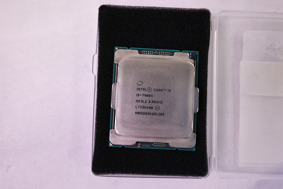 Processeur Intel Core I9-7900X - 3.3GHz, 10 Cœurs, 140W, Socket 2066, 7ème Génération, Neuf