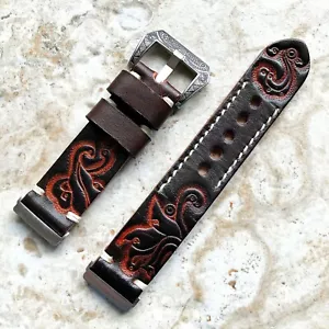 Cinturino in pelle marrone scuro goffrato fatto a mano per Fitbit Versa 3 4 e Sense 2 - Foto 1 di 8