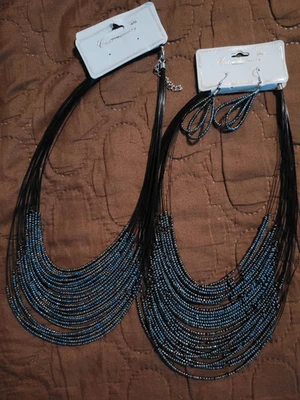 Collar en capas con cuentas brillantes Foto 1 de 4