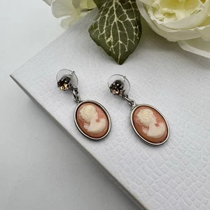 Pendientes camafeo Tarina Tarantino tono plata estrás dama - Imagen 1 de 7