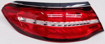 Lente astillada lámpara trasera izquierda del lado del conductor OEM Mercedes-Benz Clase GLE Foto 1 de 4