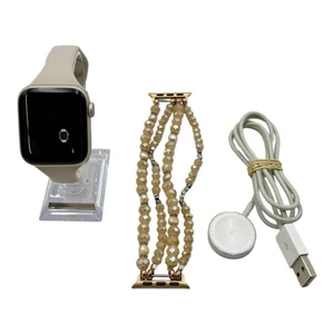 Apple Watch SE 2. Gen A2726 entsperrt 40mm Aluminium silber mit 2 Band - Bild 1 von 7