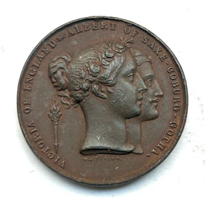 GREAT BRITAIN QUEEN VICTORIA & ALBERT MARRIAGE MEDAL 1840 - BRONZED METAL - 41mm - Picture 1 of 2