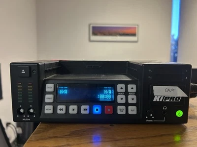 Grabadora portátil AJA Ki Pro-RO con unidad KISTOR250, adaptador de aire acondicionado incluido Foto 1 de 2