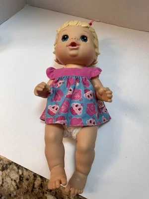 Muñeca rubia húmeda Hasbro 2008 Baby Alive Better Now Baby Drink Foto 1 de 4