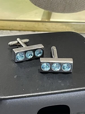 Abotoaduras de cristal azul gelo - Imagem 1 de 3