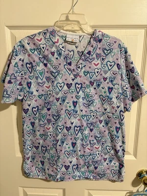 Blusa Médica Peaches Uniforms para Mujer Diseño Corazón en Verde azulado/Púrpura/Rosa Talla XS USADA EN EXCELENTE ESTADO Foto 1 de 4