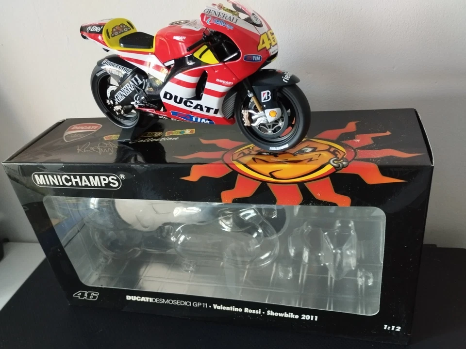 DUCATI GP11 ROSSI MINICHAMPS SHOWBIKE AU 1/12 - Photo 1/1