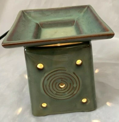 Green Swirl 5.5X5.5X 6" Electric Night Light Diffuser - Scent Holder - 2 Pieces - Image 1 of 3