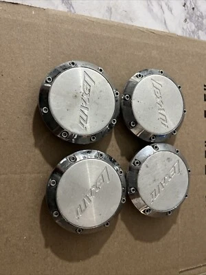Juego de 4 tapas centrales de rueda cromadas Lexani.  (3"" de diámetro) Foto 1 de 4