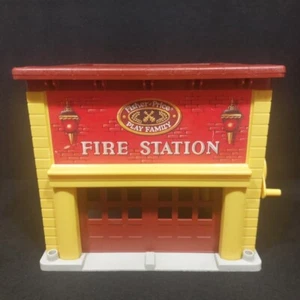 Vintage USA Fisher Price Little People Fire Station 1979 #928 Bell & Door Works - Picture 1 of 11
