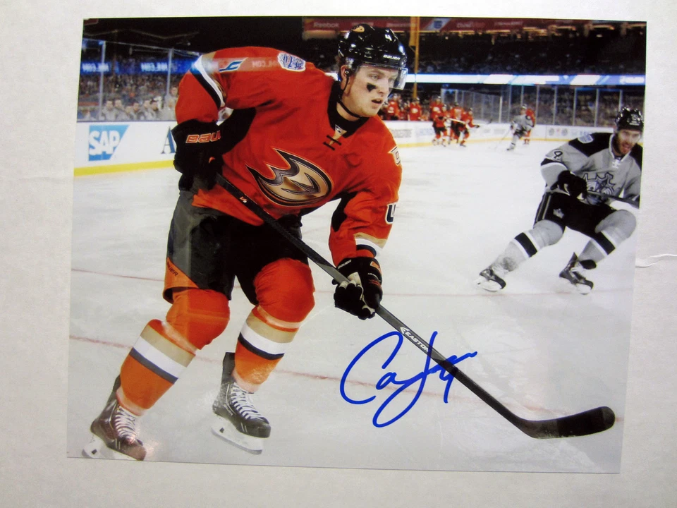 CAM FOWLER Anaheim Ducks 签名 亲笔签名 8 X 10 照片 带真品证明  — 第 1/1 张图片
