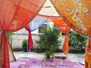 Indian Silk Sari Bed Canopy Four Post Bed Canopy Drapes Vintage fabric Canopy - Picture 1 of 10