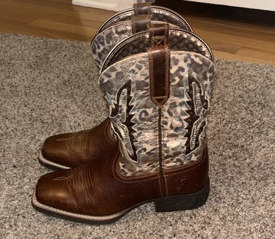 Botas de Vaquero Ariat Wiggle Room Marrón y Estampado de Leopardo Talla 3 Niños Foto 1 de 4
