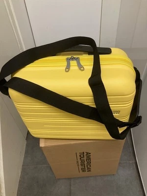 BLACK FRIDAY DEAL AMERICAN TOURISTER YELLOW BEAUTY CASE - Image 1 of 4