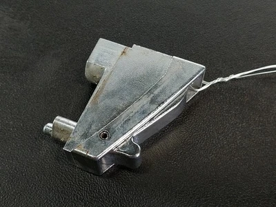 01 Soporte de montaje de gancho para casco derecho Kawasaki Concours ZG1000 Foto 1 de 4