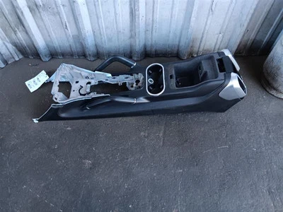 Console central inferior 11-18 Porsche Cayenne acabamento em couro preto - Imagem 1 de 4