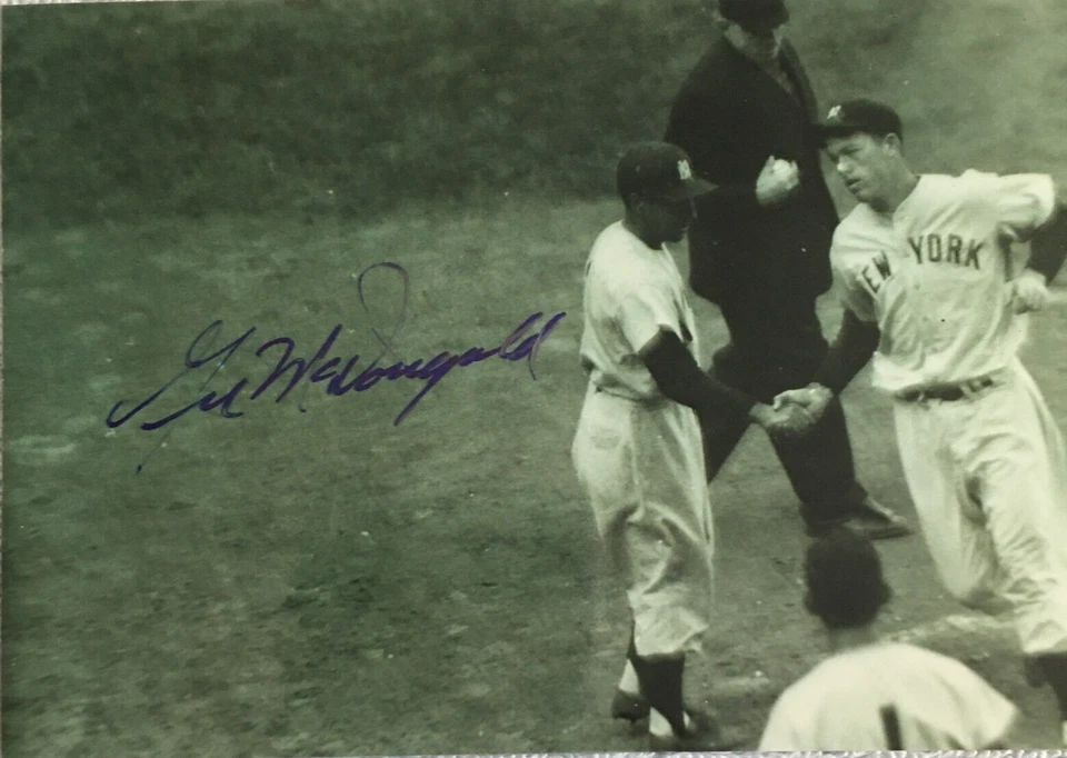 Фотография Гила Макдугалда с автографом 4 x 6 / New York Yankees - Изображение 1 из 1