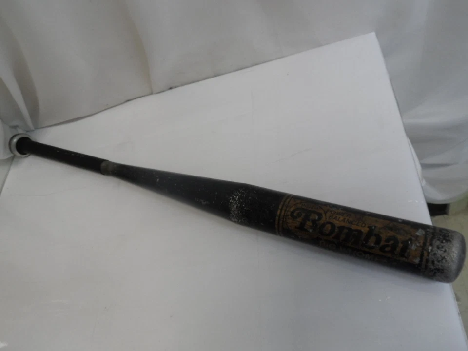 BOMBAT BIG WHOMPER 1000QC POWER BALANCE LITTLE LEAGUE BAT 31" 30OZ (9539-1) - Image 1 of 4