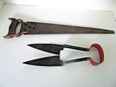 Herramientas de jardín antiguas cizalla de 13" y sierra de mano de 21" usada con pátina original Foto 1 de 4