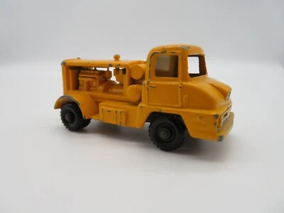 Camión compresor Lesney Thames Trader #28 amarillo profundo Foto 1 de 4