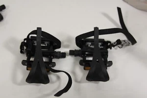 Wellgo B1 Bicycle Pedals w/Toe Clip & Straps 9/16 Alloy MTB, Hybrid Black PD8 - Picture 1 of 2