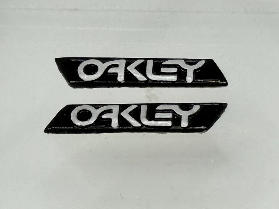 GAFAS DE SOL OAKLEY SUTRO- SUTRO LITE- SUTRO SWEEP NEGRAS Y PLATEADAS LOGO LATERAL ICONOS Foto 1 de 1