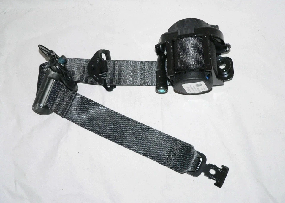 Retractor de asiento del conductor izquierdo usado OEM #94542526 Chevy Sonic Foto 1 de 2