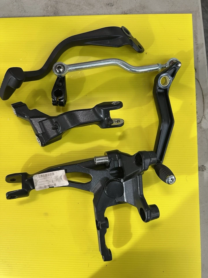 Harley Sportster RH975 MID FOOT CONTROLS - Image 1 of 4