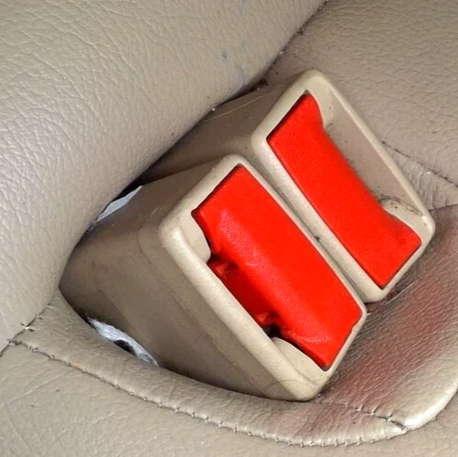 Buick Lacrosse 2011 OE conjunto de hebilla de cinturón de seguridad trasero derecho y central cachemir Foto 1 de 1