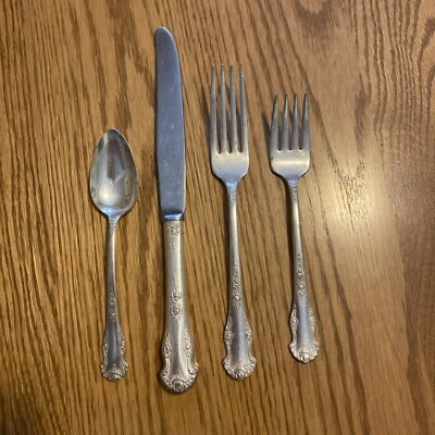 Juego de cubiertos Holiday King Edward plateados National Silver Company circa 1951 Foto 1 de 4