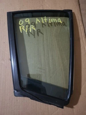 Nissan Altima 2007-2012 sedán pasajero trasero puerta derecha cuarto ventana vidrio Foto 1 de 2