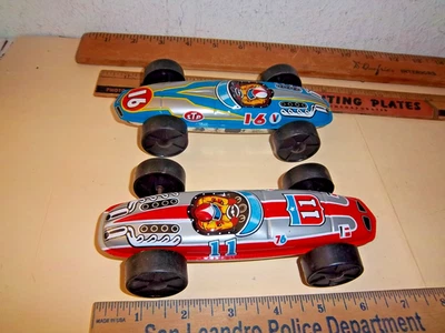 Dos coches de carreras vintage estilo Tin Indy 500 6 1/2" años 60 hechos en Japón Foto 1 de 3