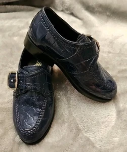 Zapatos de vestir Bravados II azul marino imitación cocodrilo talla 7 para niños pequeños - Imagen 1 de 8