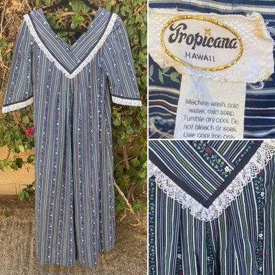 Vestido vintage Tropicana Havaiano pradaria havaiana Tiki Aloha MuuMuu destaque de renda - Imagem 1 de 4
