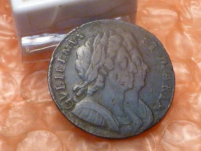 Meio centavo colonial original 1694 William & Mary tem detalhe #1C - Imagem 1 de 2