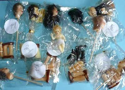 Alte Krippenfiguren Wachsfiguren, Wachs Jesuskind Köpfe Arme Beine für 8 Figuren - Bild 1 von 4