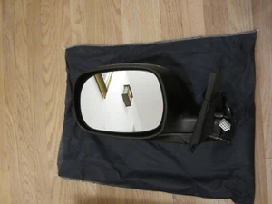 Toyota Tundra 00-06 TRQ MRA05355 Driver Side Power View Mirror Heated, Foldaway - Picture 1 of 7