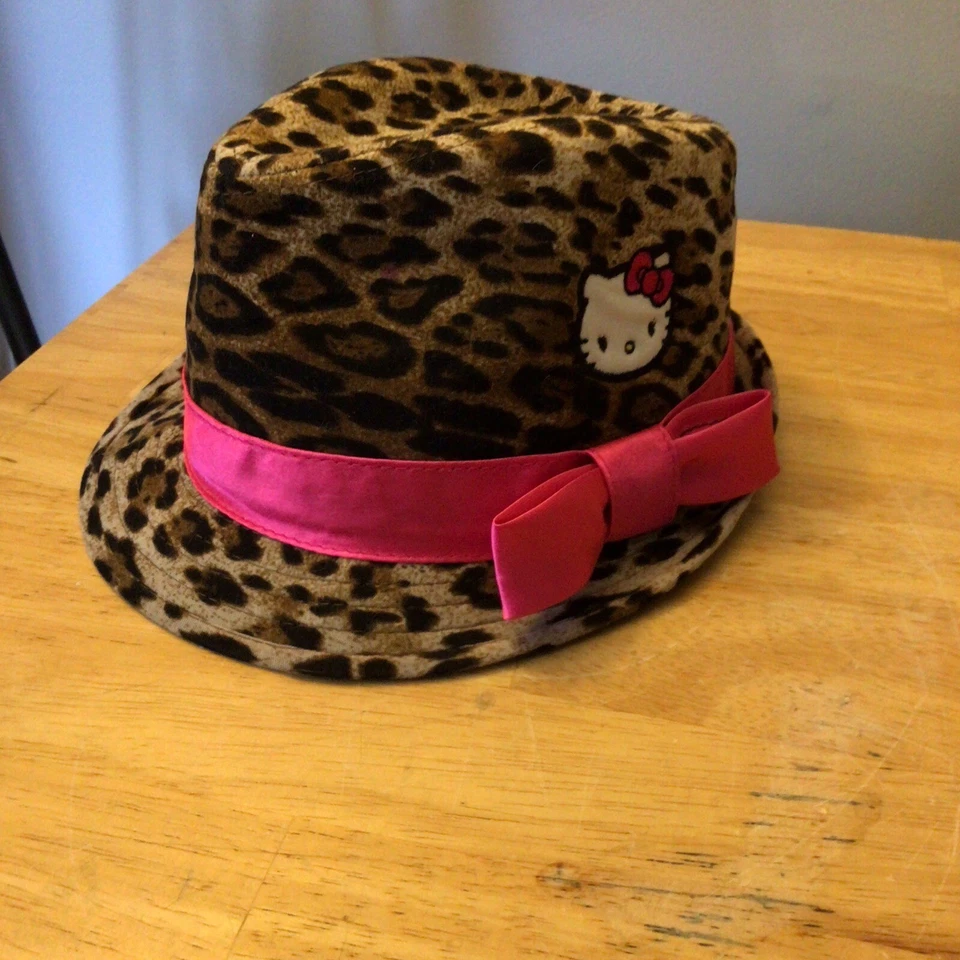 hello kitty 豹纹帽  — 第 1/1 张图片