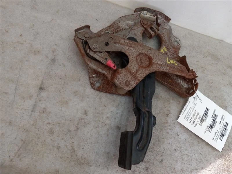 2014 RAM1500   E-BRAKE PEDAL Emergency Brake ~~~~~~~~~~~~~~~~~~~~~~~~~~~~~~~~~~~ Foto 1 de 4