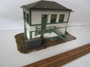 Torre de control en tierra desgastada construida escala HO 1/87 edificio para diseño de trenes - Imagen 1 de 4