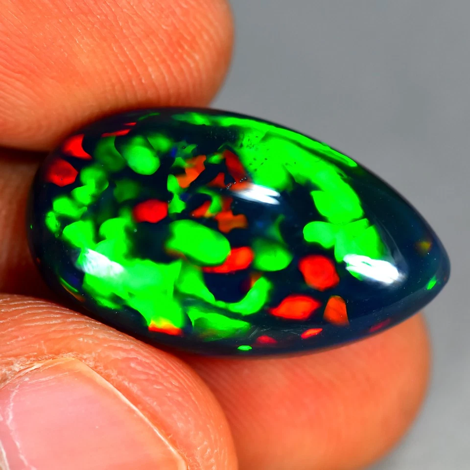 9.24Ct Pear Cab_Stunning Rainbow 3D Flash Natural Solid Welo Black Opal - Image 1 of 1