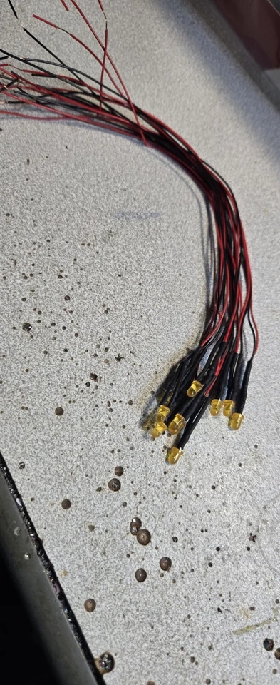 Kit 10 Leds clignotantes Oranges 1/43 Gyrophare Police Pompier Samu - Photo 1/1