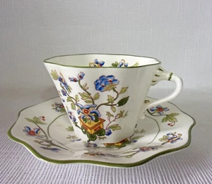 ANTIQUE COALPORT - FLOWER POT - CUP & SAUCERS - GOOD CONDITION - Picture 1 of 3